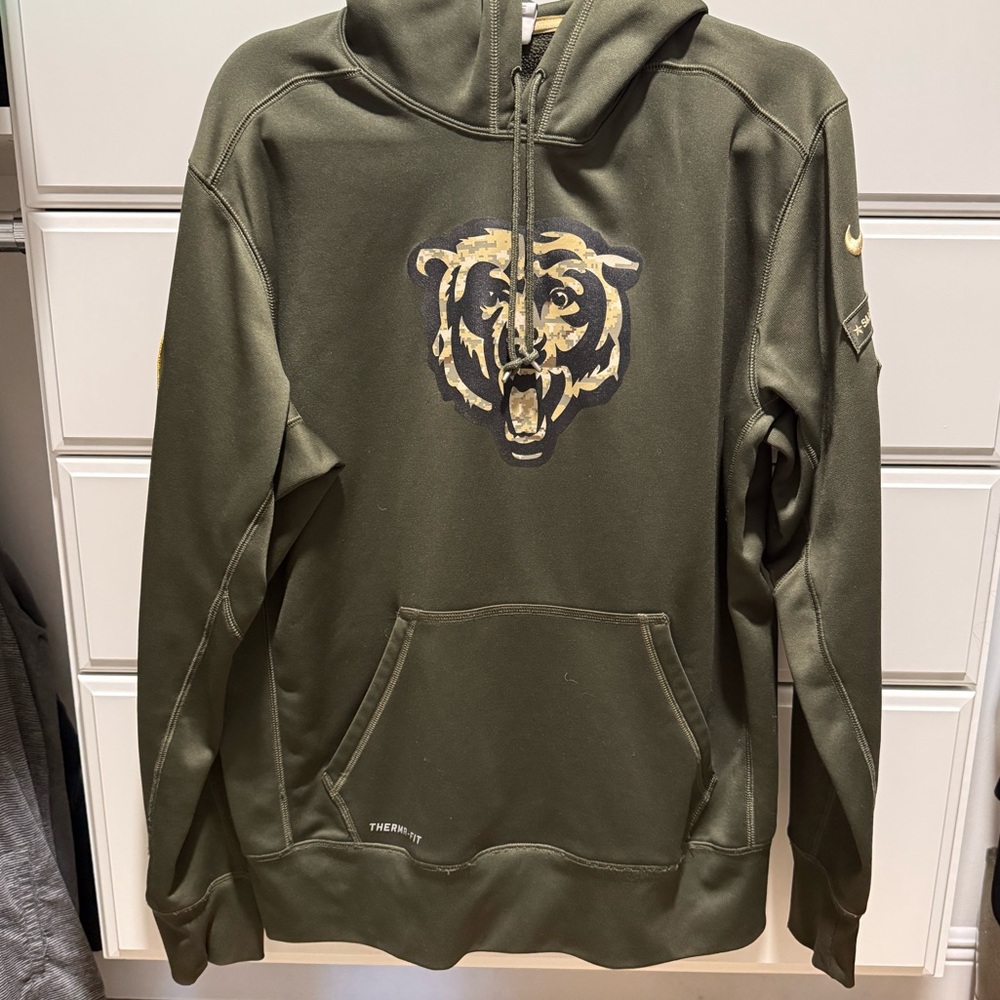 Nike Chicago Bears salute to serivce. Therma-fit